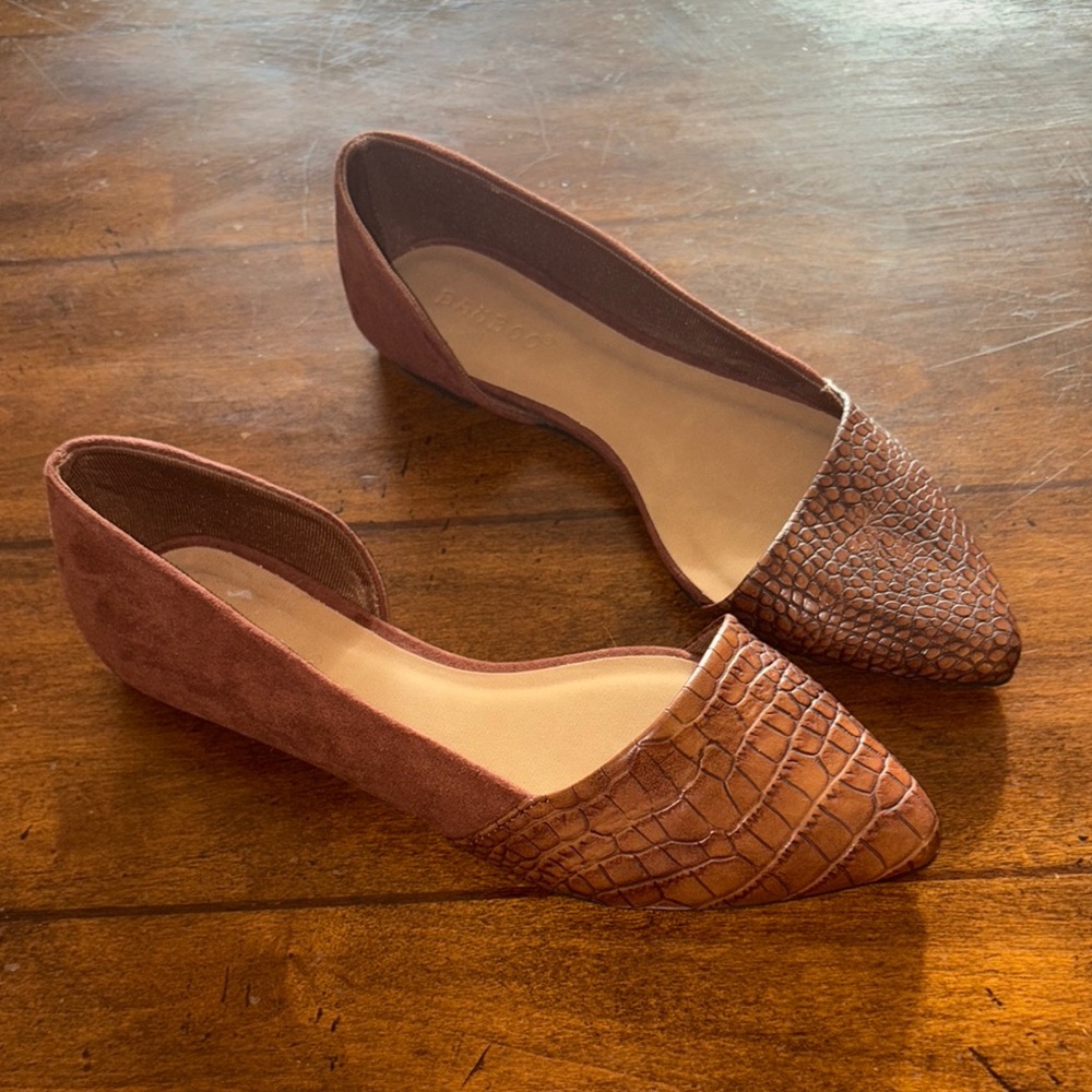Brown Textured Alligator Women's Flats